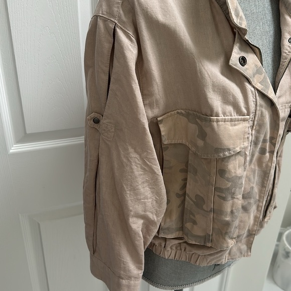 Anthropologie Hei Hei Ronan Camo print cropped linen jacket L - Picture 4 of 15
